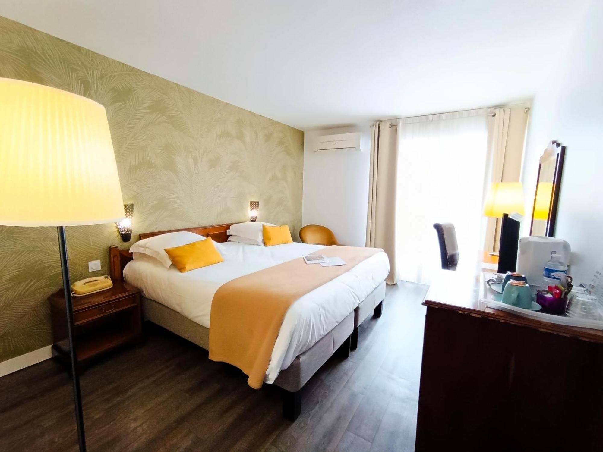 Hotel Des Tuileries Nimes Exterior photo