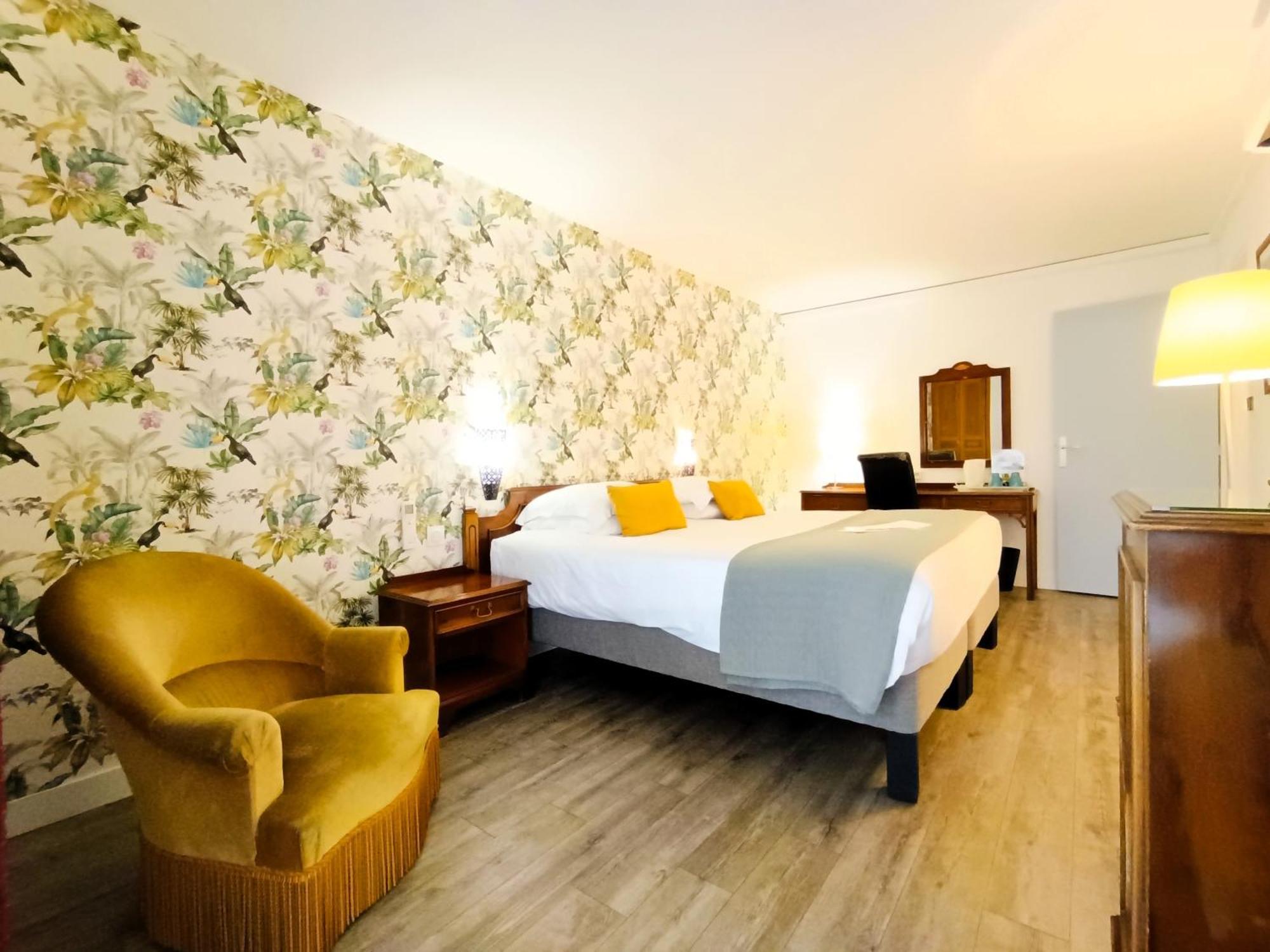Hotel Des Tuileries Nimes Exterior photo